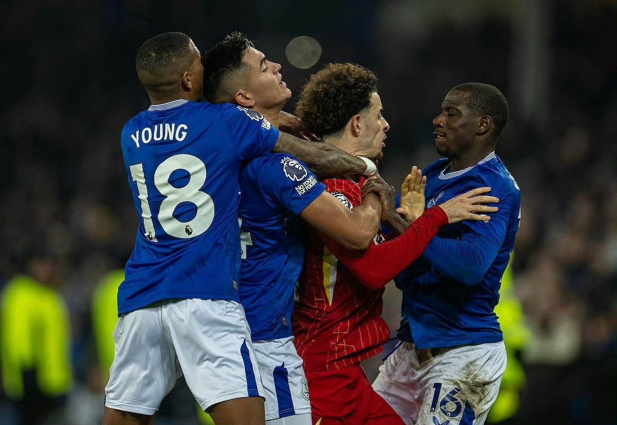 包含多特蒙德完胜利物浦，埃尔林打破历史纪录的词条