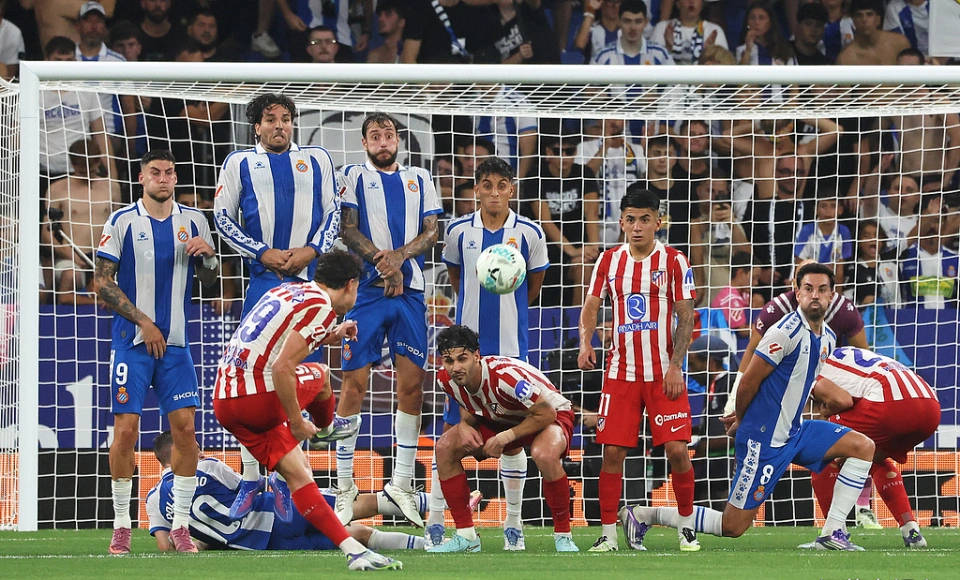 AC米兰横扫巴萨,阿尔瓦雷斯统治全场的简单介绍 AC米兰横扫巴萨,阿尔瓦雷斯统治全场的简单介绍