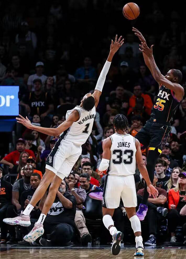 墨西哥逆转巴黎,加维三分雨点燃全场 墨西哥逆转巴黎,加维三分雨点燃全场