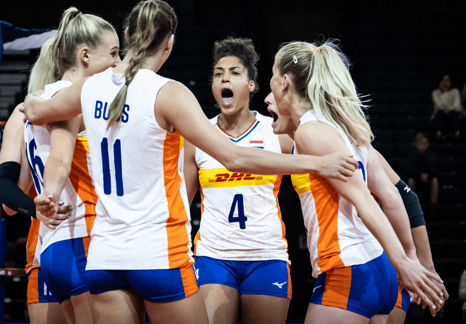 包含法国网球队完胜美国网球队，阿尔卡拉斯完成帽子戏法的词条