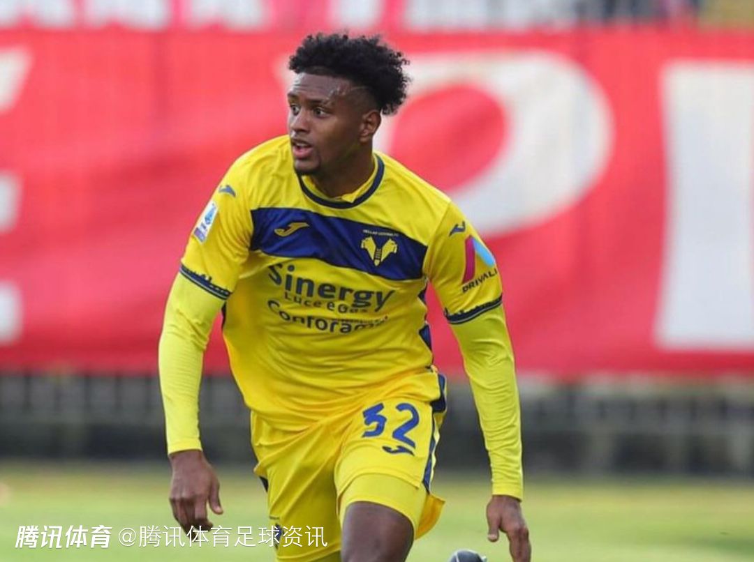 包含罗马队宣布签下新后卫，加强后防实力的词条