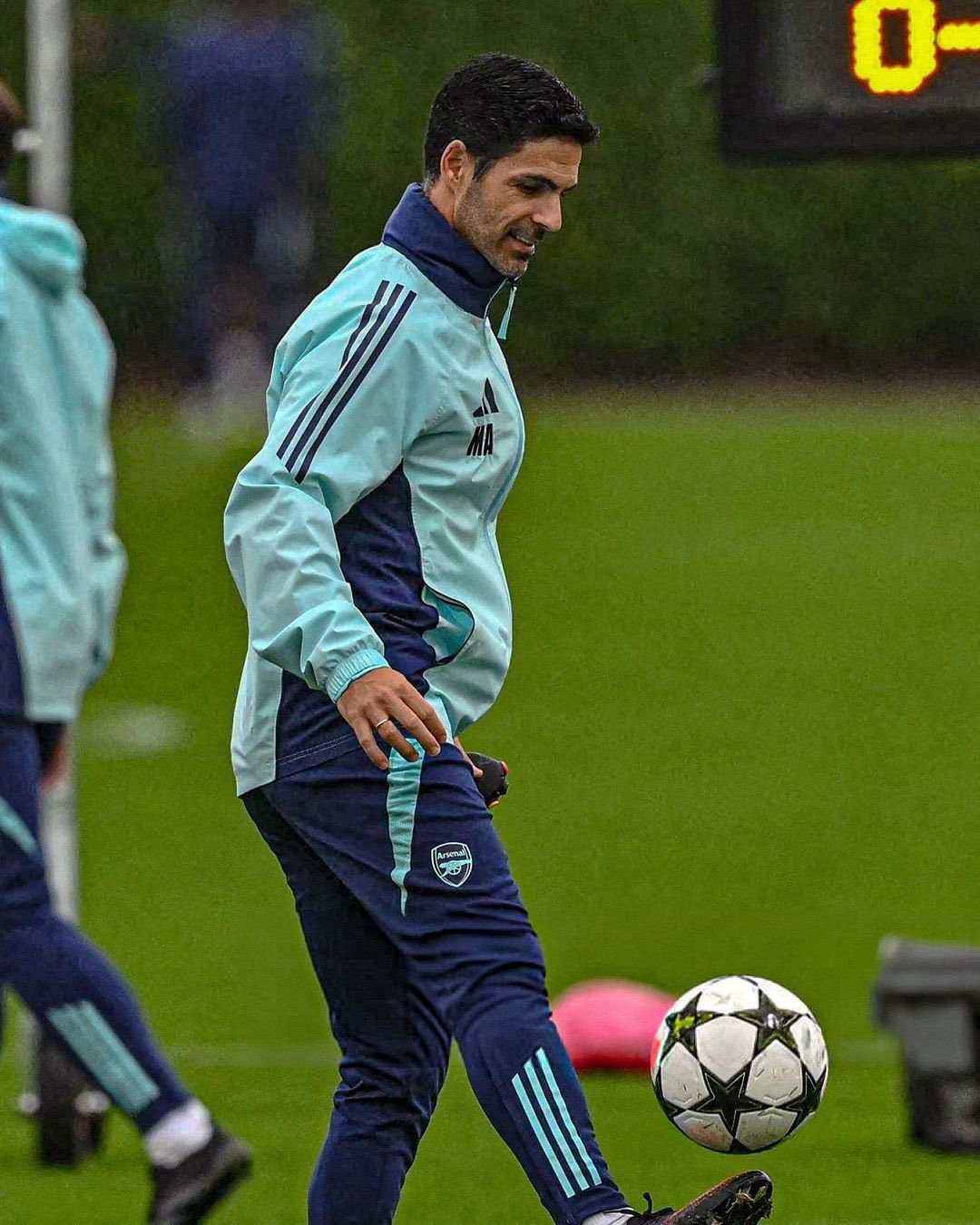 关于阿森纳前锋速度飞快轻松突破对手的信息