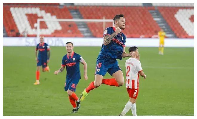 意大利战胜劲敌，成功晋级下一轮