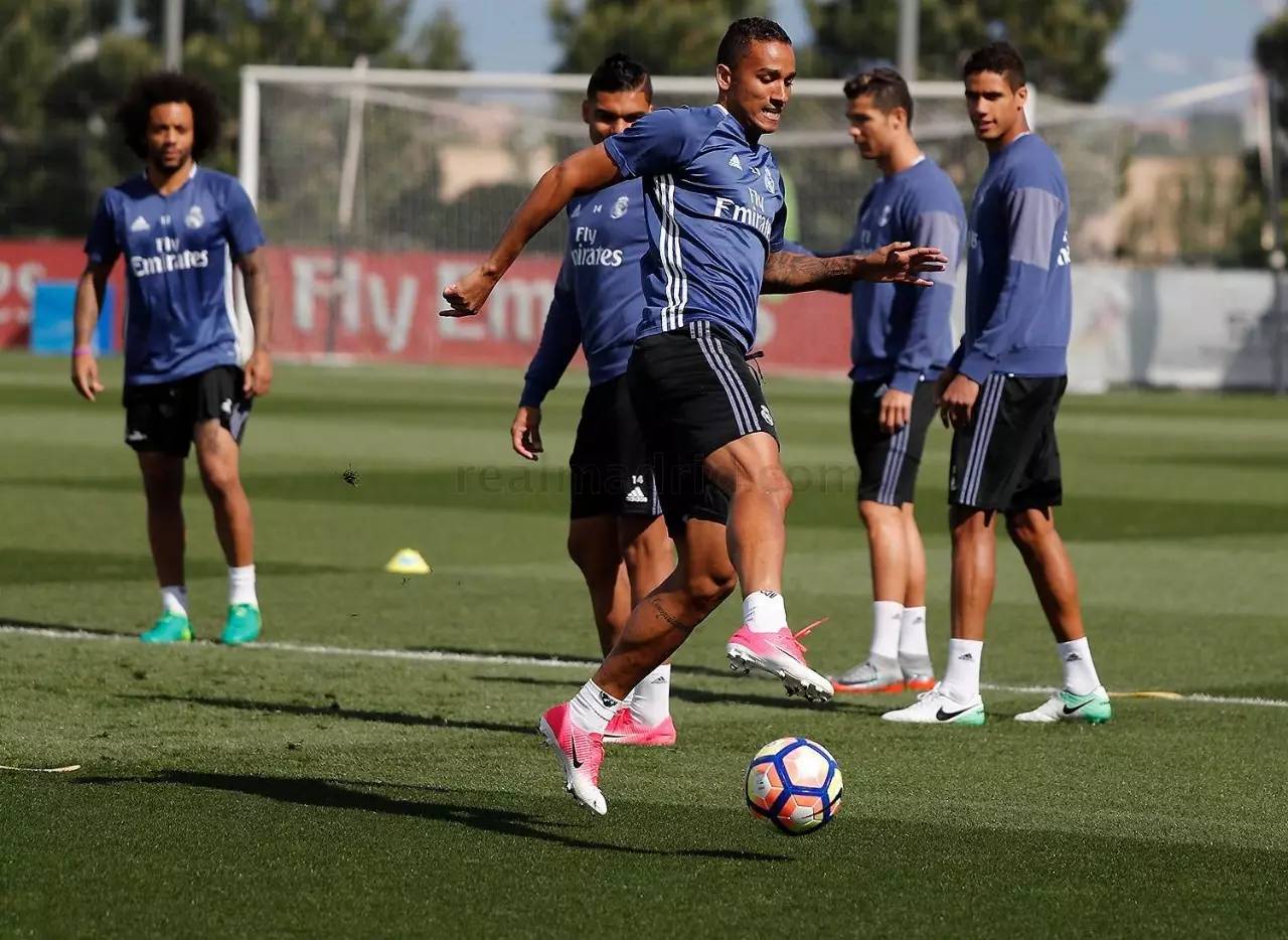 罗马德比突然转折,冠军悬念再度膨胀 罗马德比突然转折,冠军悬念再度膨胀