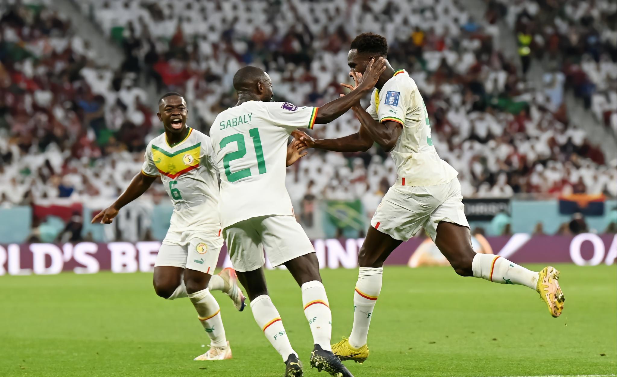 非洲球员助球队逆转,赢得关键胜利的简单介绍 非洲球员助球队逆转,赢得关键胜利的简单介绍