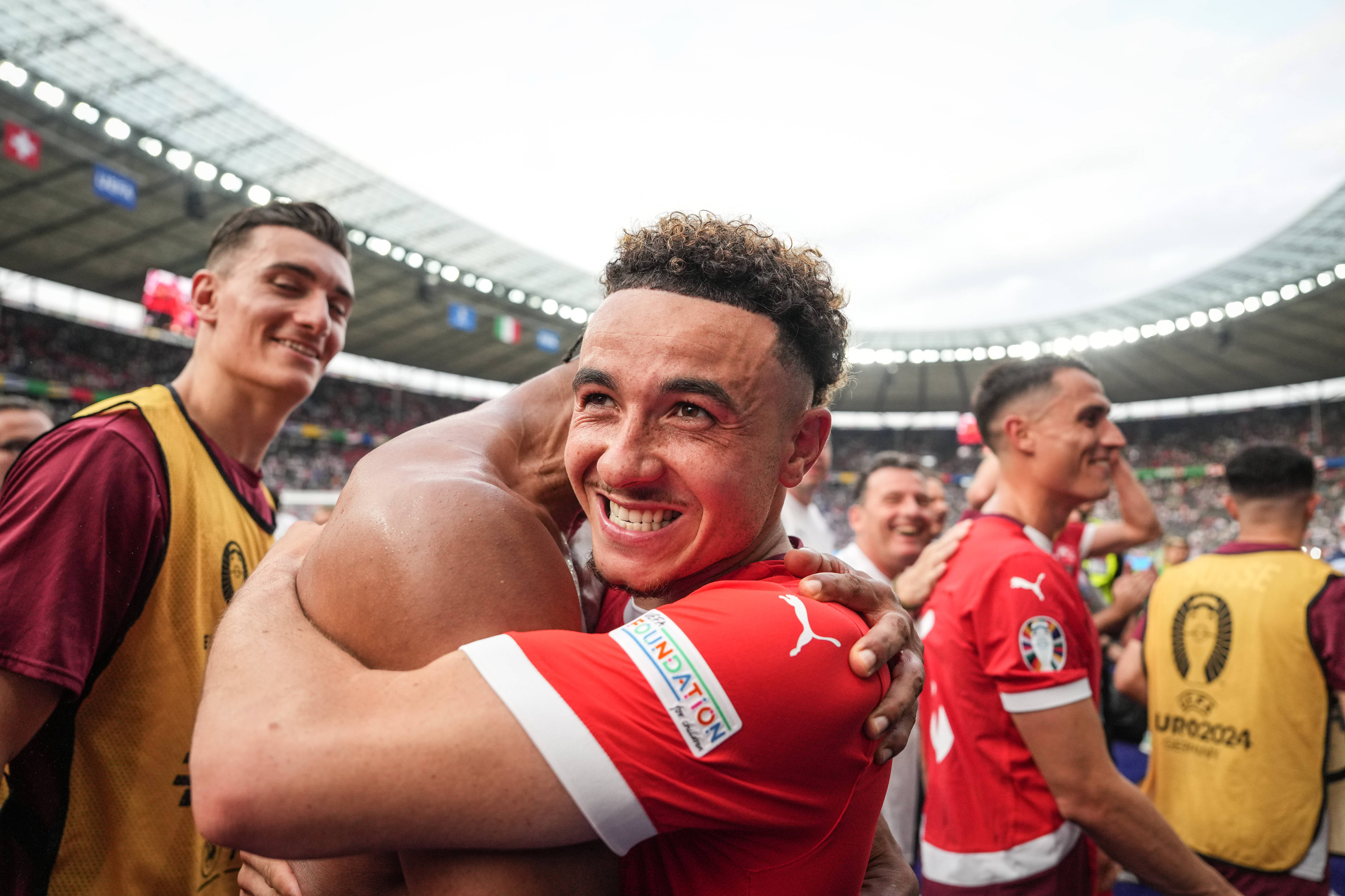 意大利球队在欧洲联赛中豪取三连胜的简单介绍