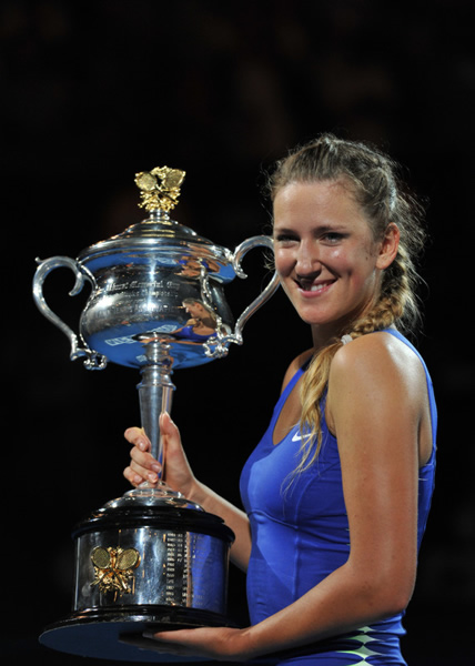 安提瓜与巴布达代表团在游泳比赛中夺冠，开心笑容的简单介绍