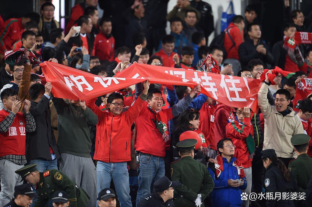 欧洲国足决胜局，球迷翘首期盼胜利