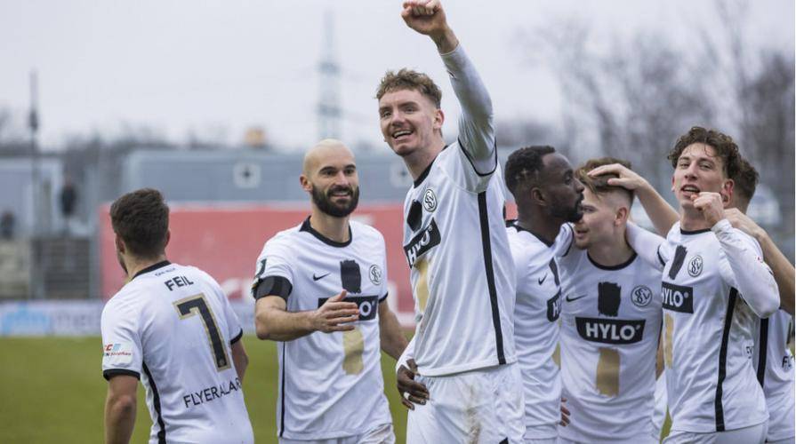 开云体育-沙尔克04客场大破对手，实现逆袭的简单介绍