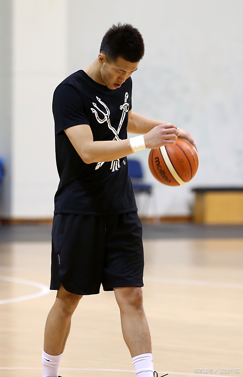 篮球界新秀之夜：年轻球员在关键时刻挺身而出的简单介绍