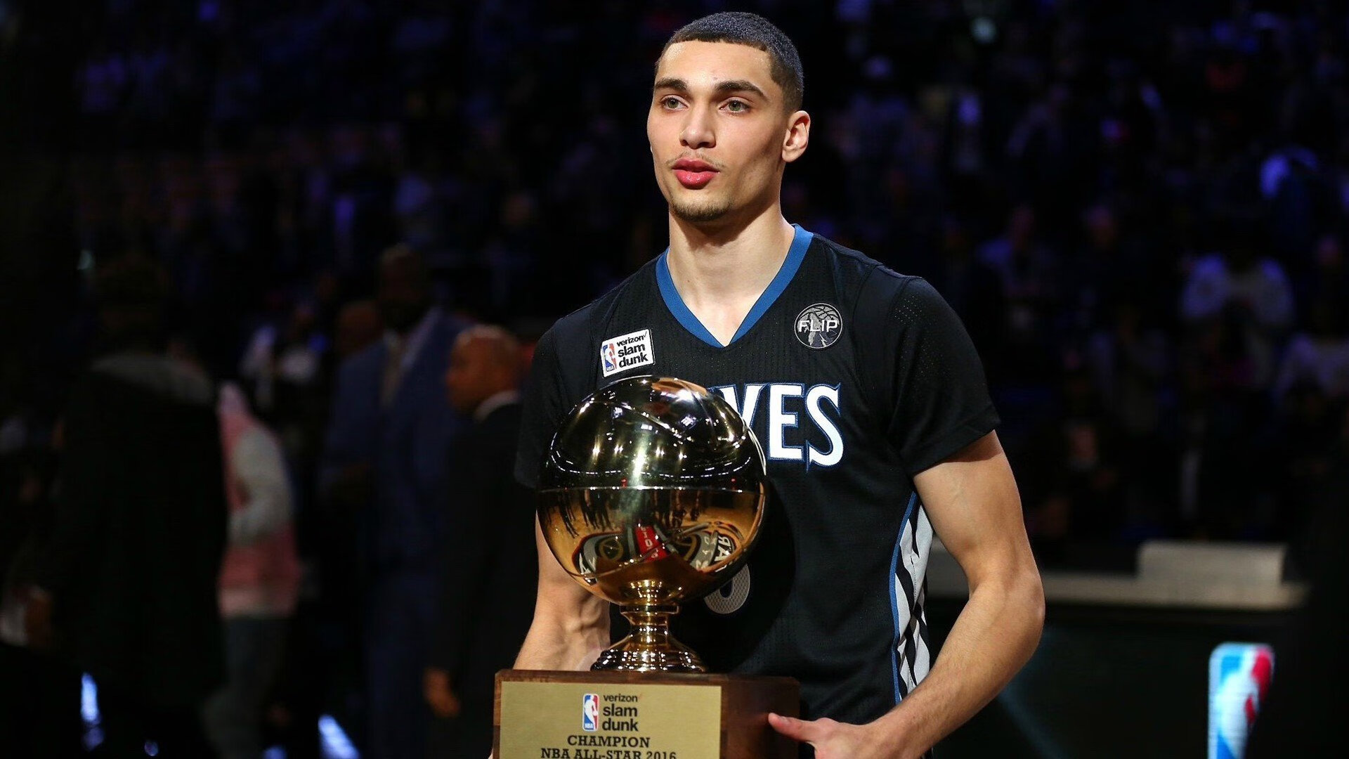 赛道与球场，F1争冠夜的杜兰特里程碑